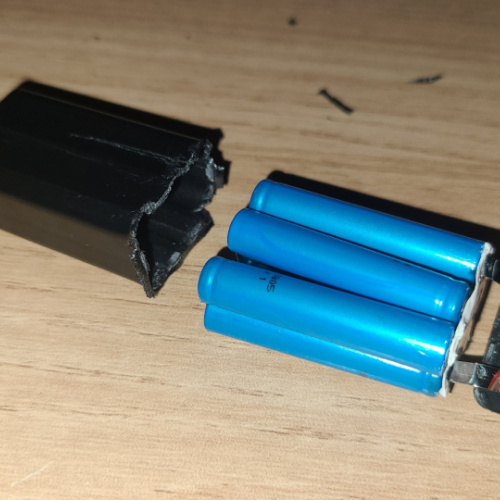 (다이소) 9V 배터리 분해 = AAAA * 6개 ?